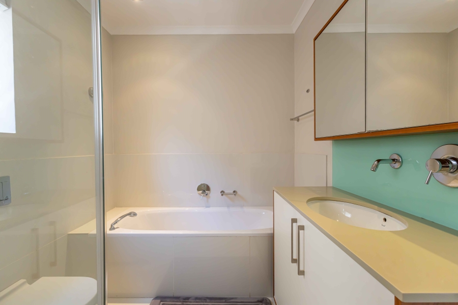 To Let 6 Bedroom Property for Rent in Bantry Bay Western Cape